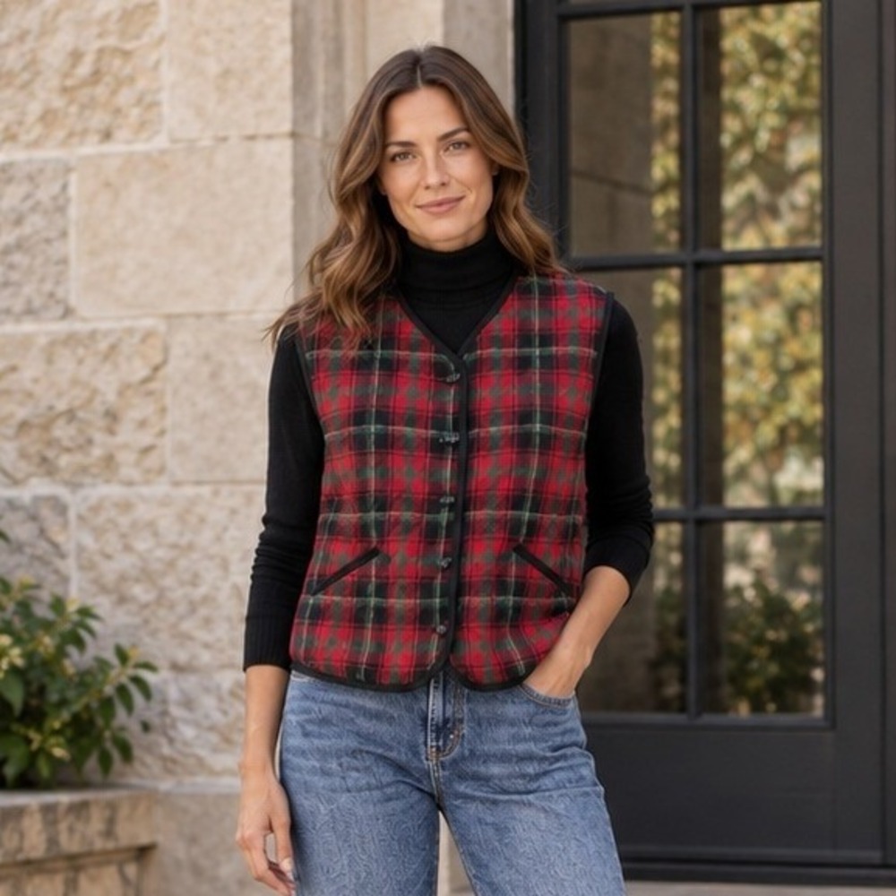 Portraits by Northern Isles Womens Tartan Vest M Red Black Plaid Quilted Vintage